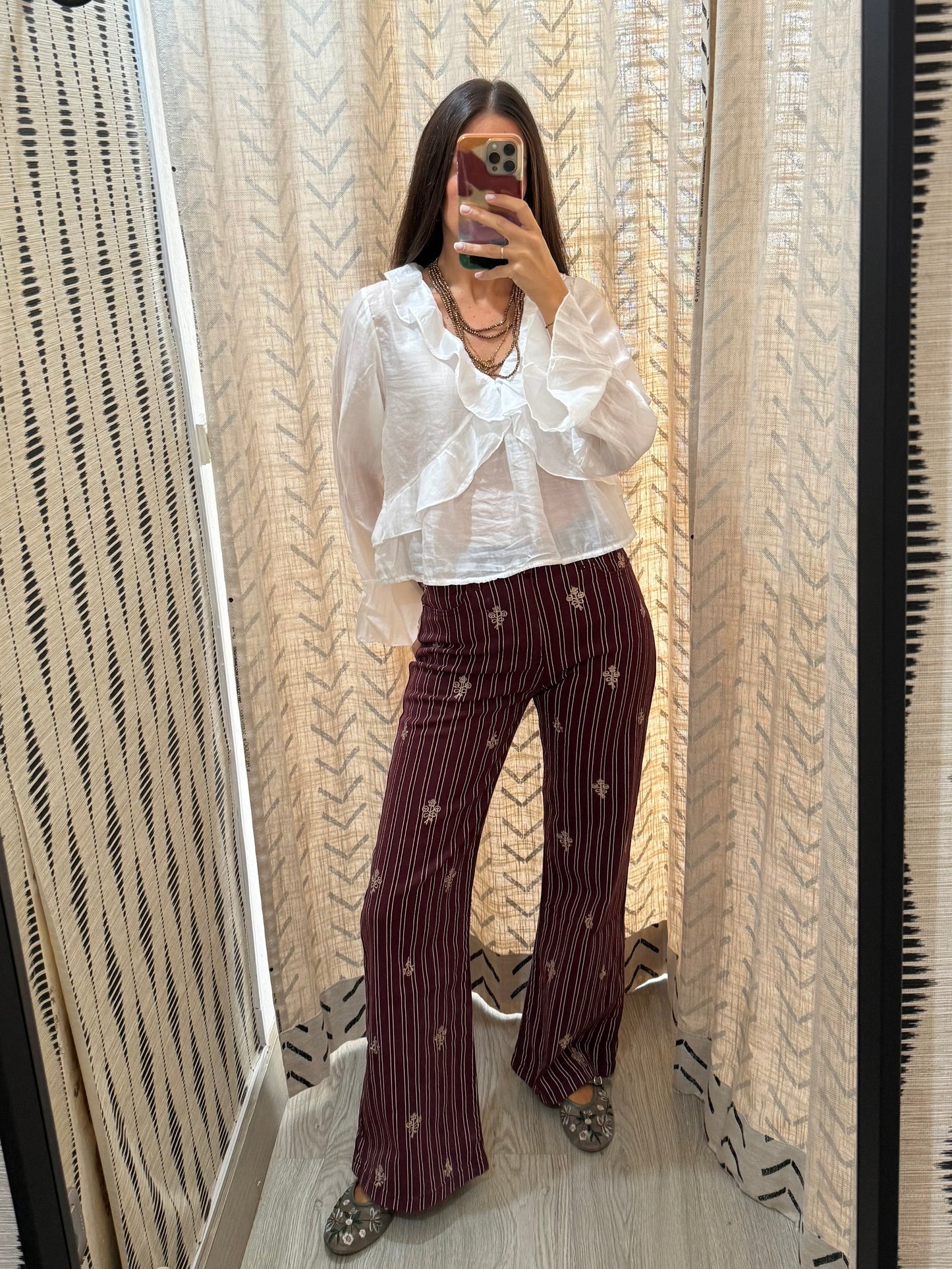 Pantalón bordado