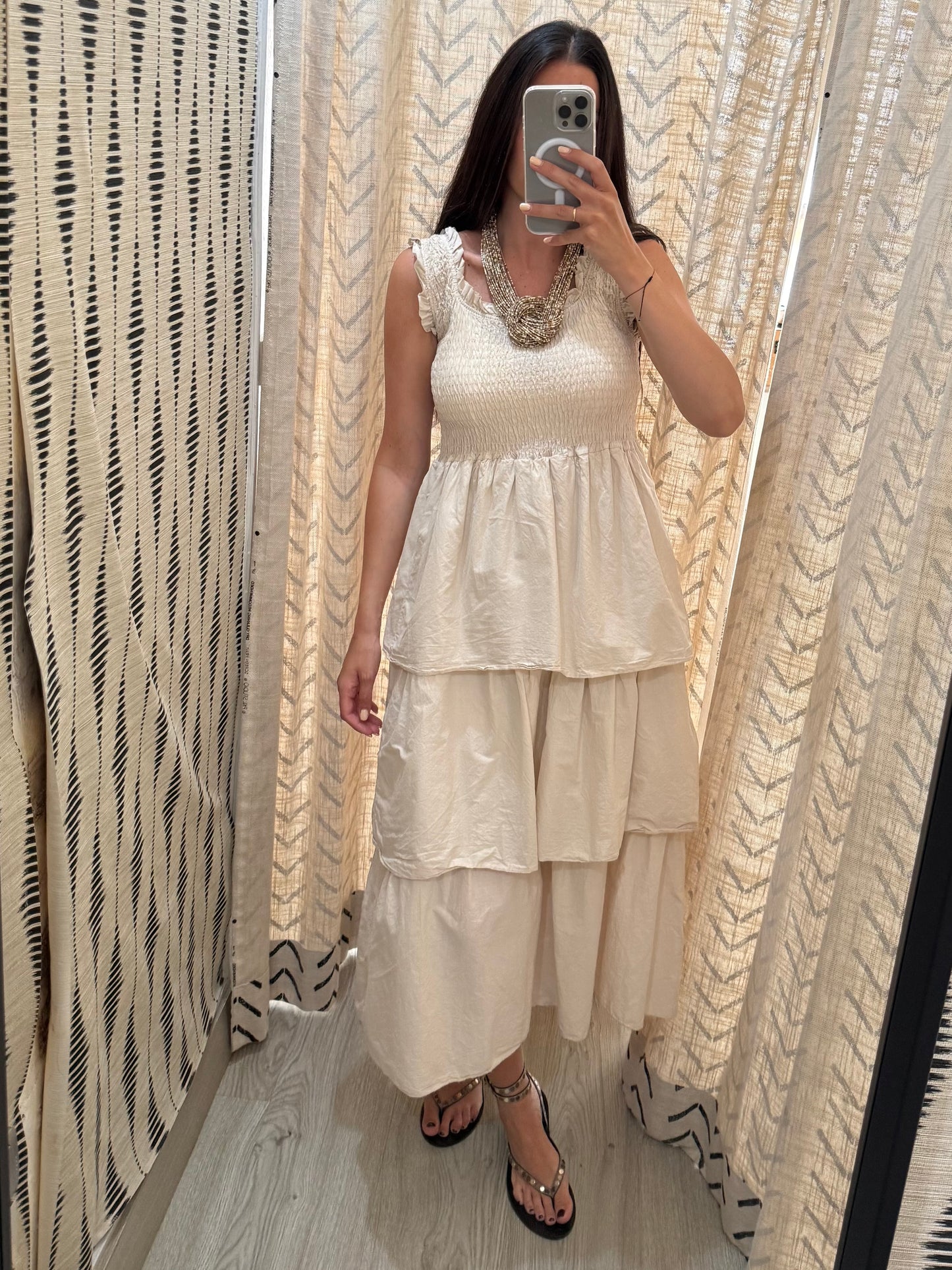 Vestido volante beige
