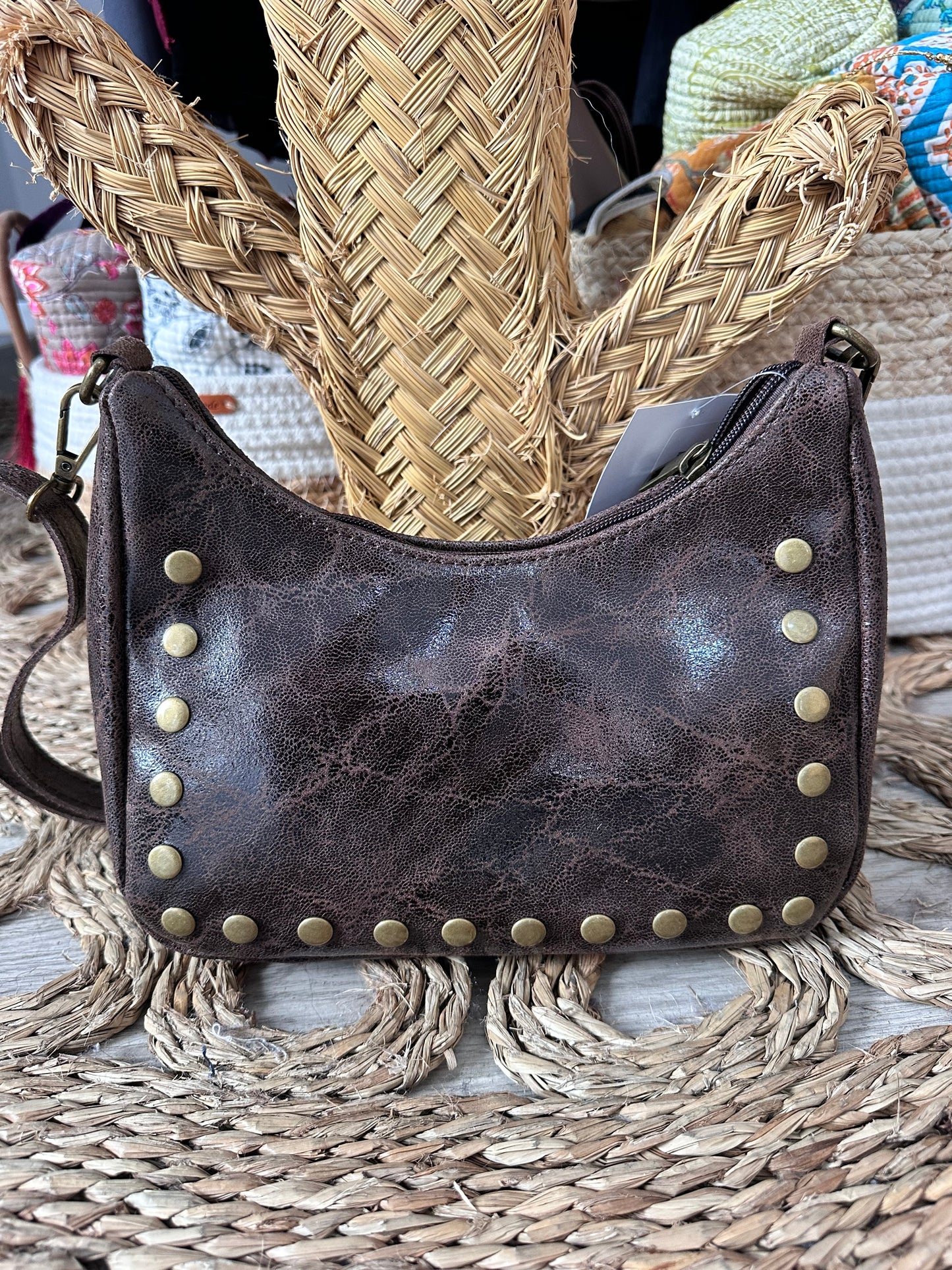 Bolso mini tachas chocolate