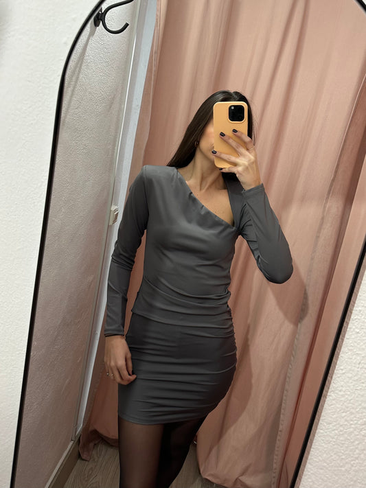 Vestido escote gris