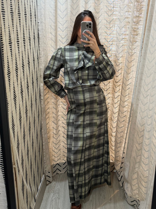 Conjunto falda y blusa