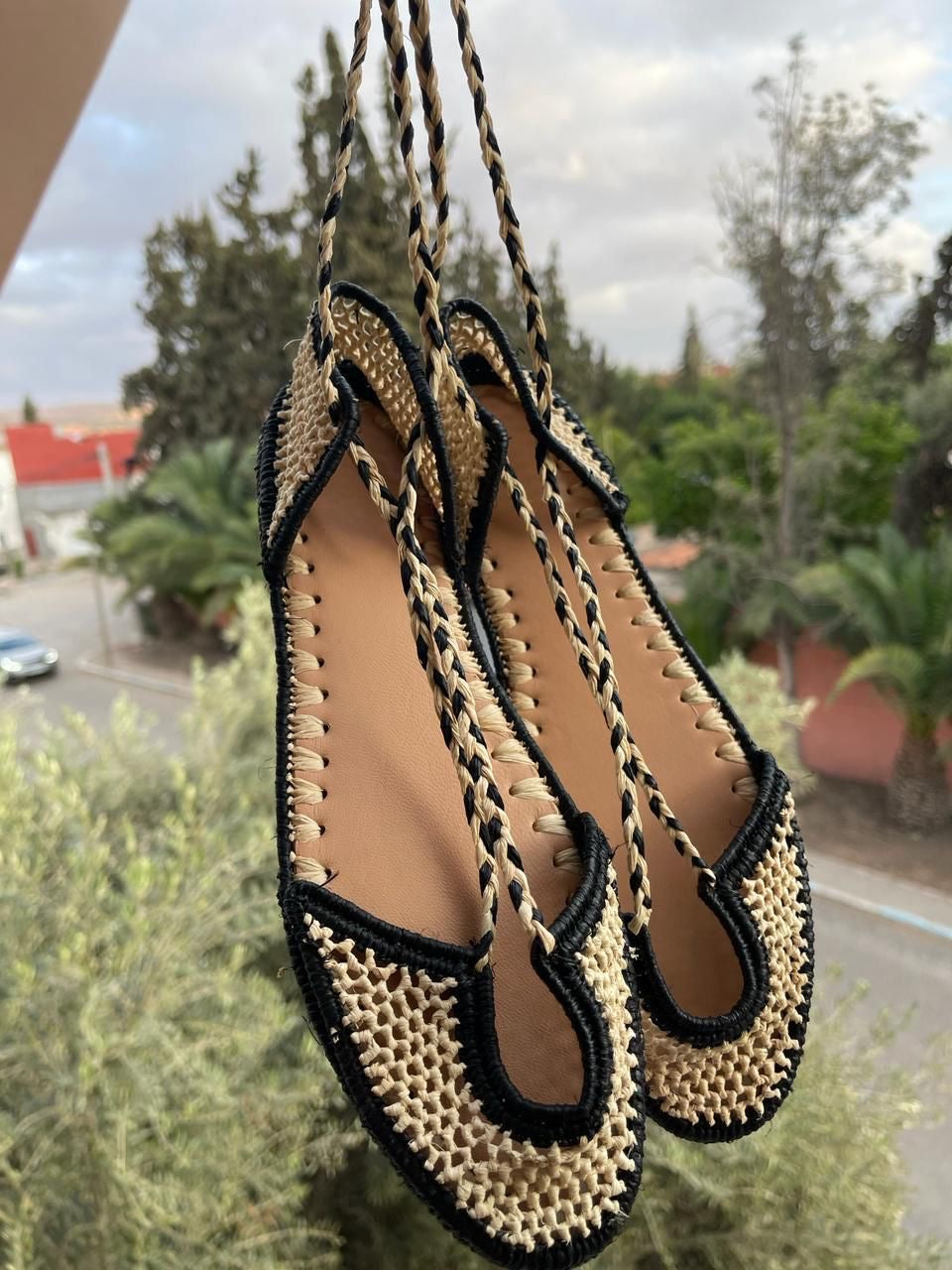 Bailarinas hechas a mano beige y negras