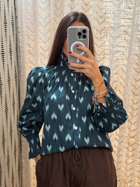 Camisa cuello estampada