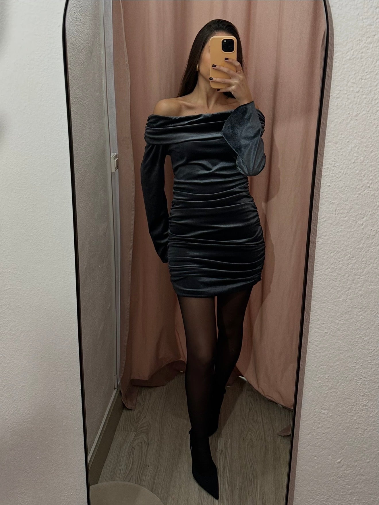 Vestido gris terciopelo bardot
