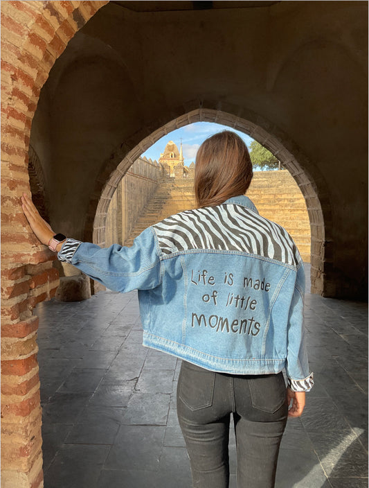 Chaqueta customizada life is made of little moments